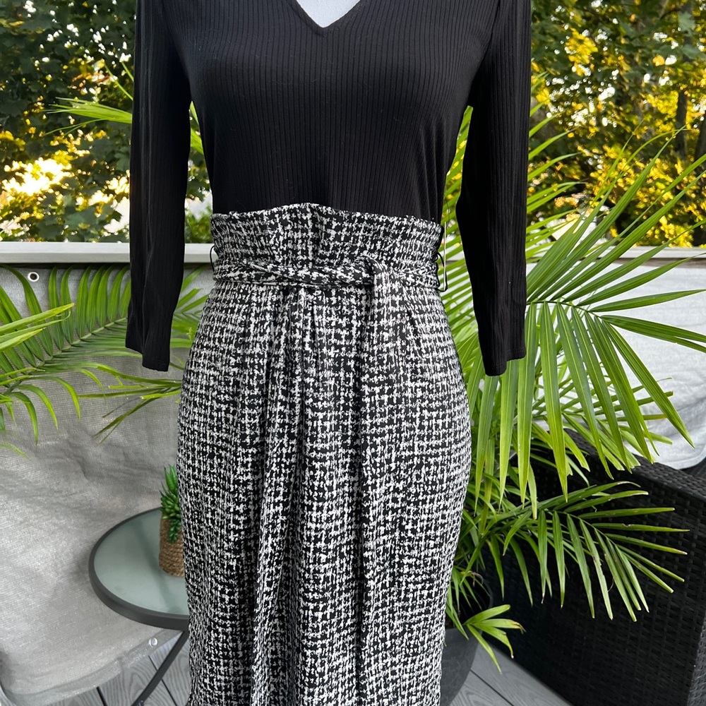 NWT - EXPRESS Dress Size Small Black & White